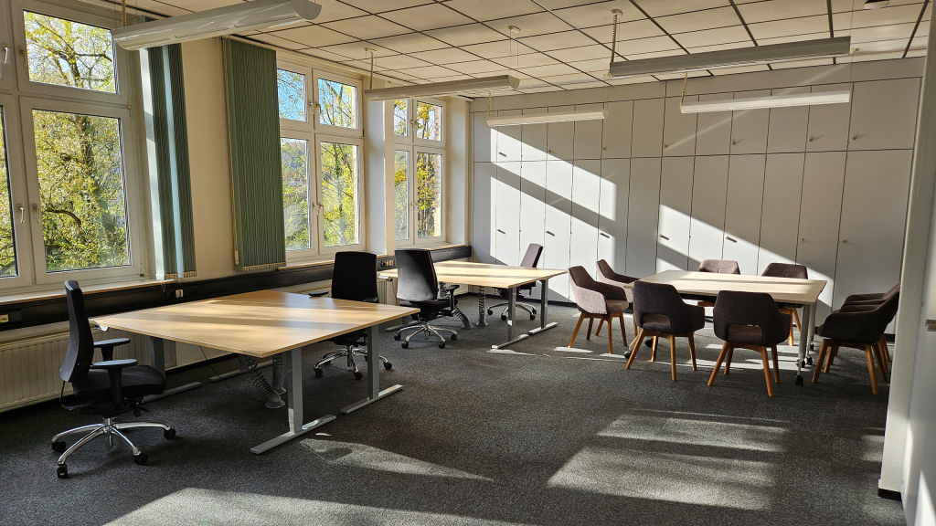 Gemeinschaftsbüro mit Arbeitsplätzen in hellem Räumlichkeiten